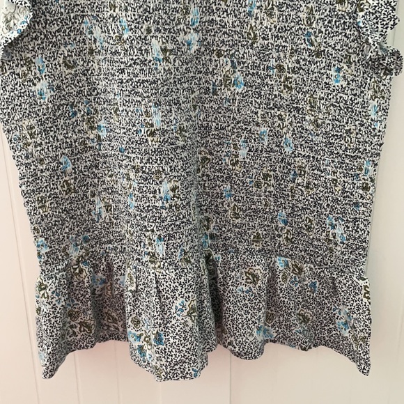 NWT Ann Taylor L Smocked Shirt Floral Gathered Blue fitted New Large - Picture 7 of 7